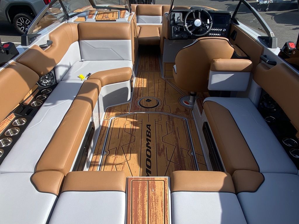 2025 MOOMBA MAX