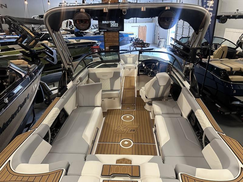New 2024 MasterCraft XT25