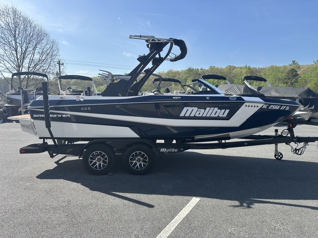 2023 Malibu Boats 21 LX