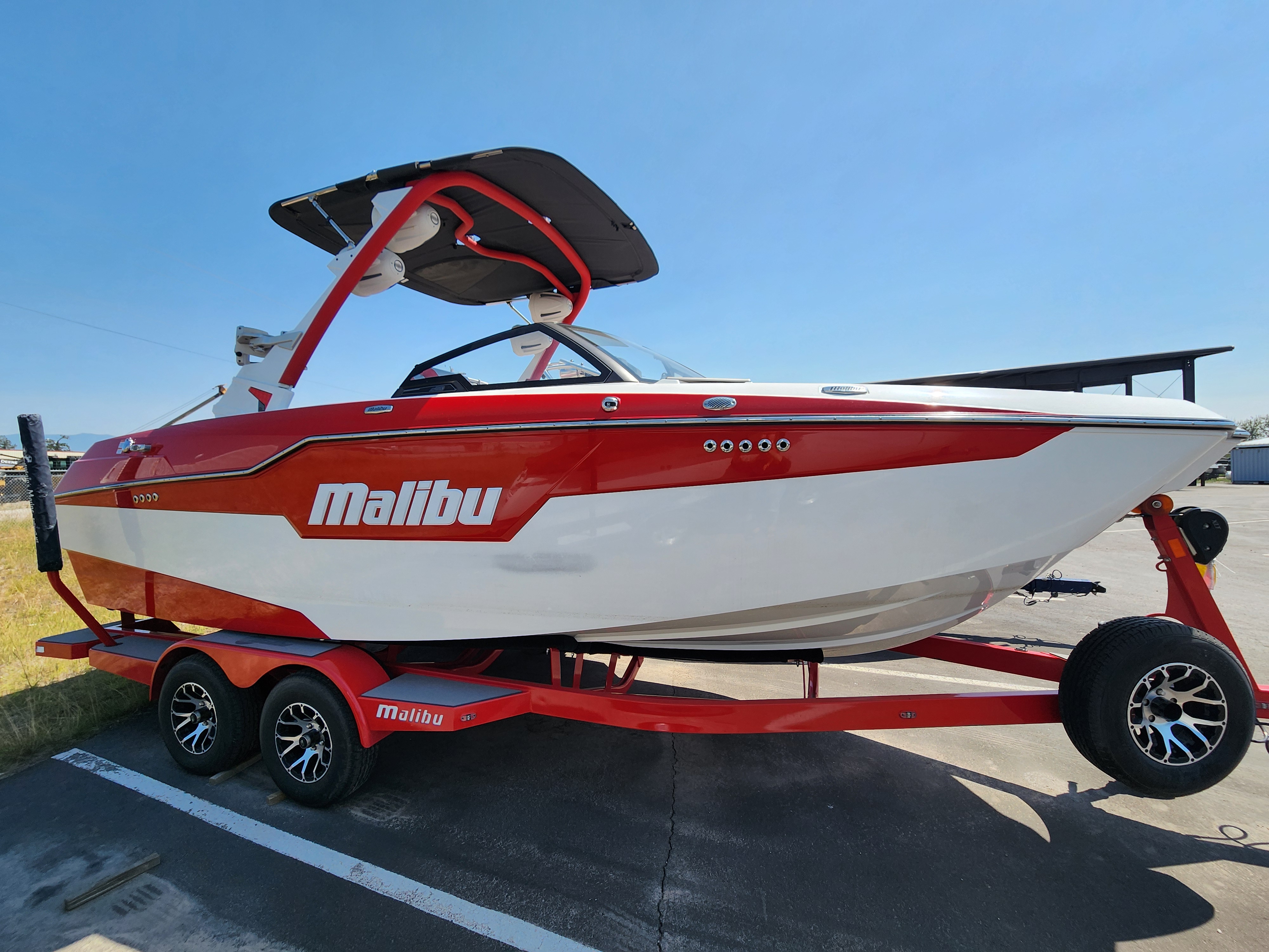 2022 Malibu M220 Icon