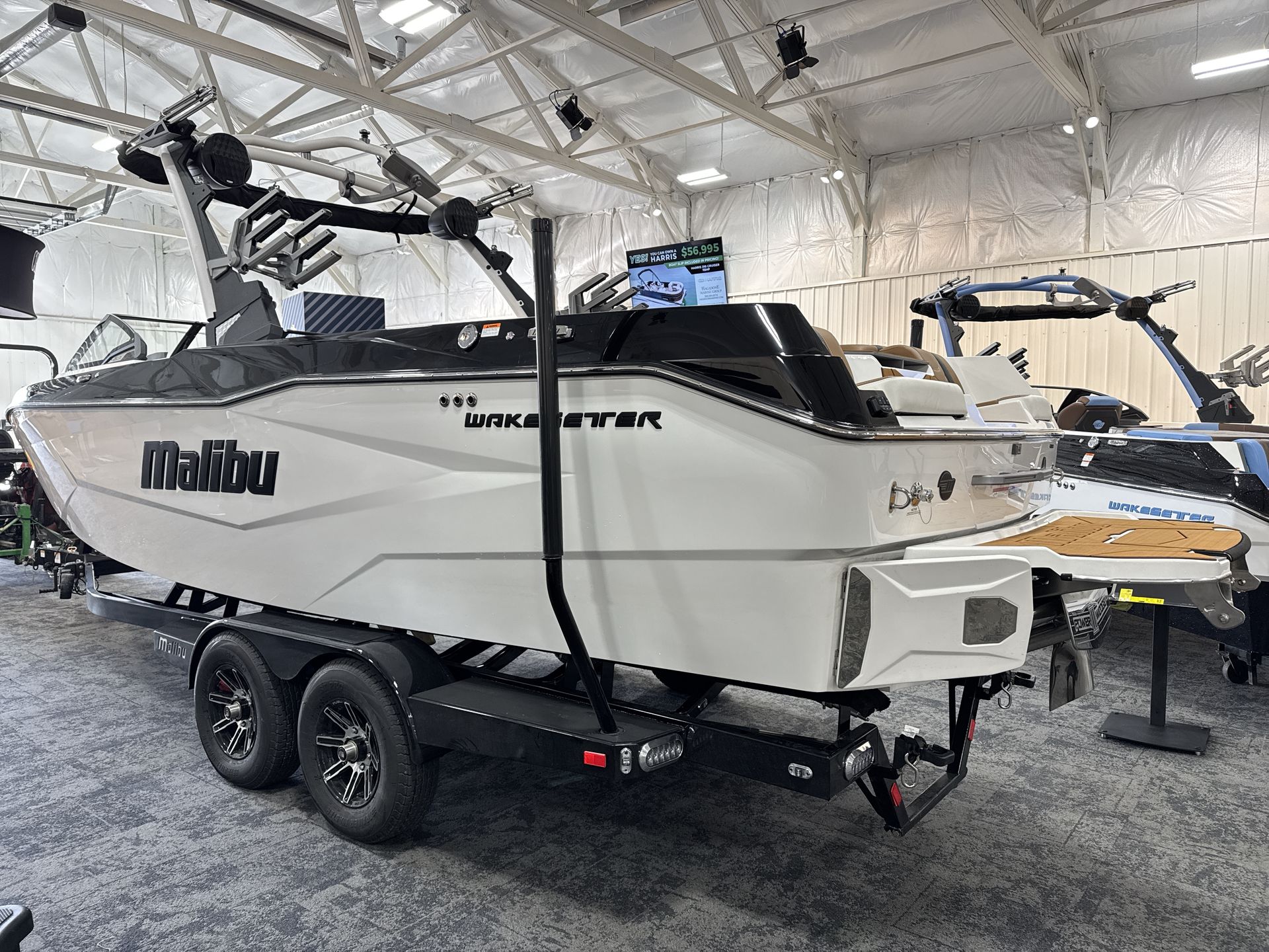 2025 Malibu 25 LSV