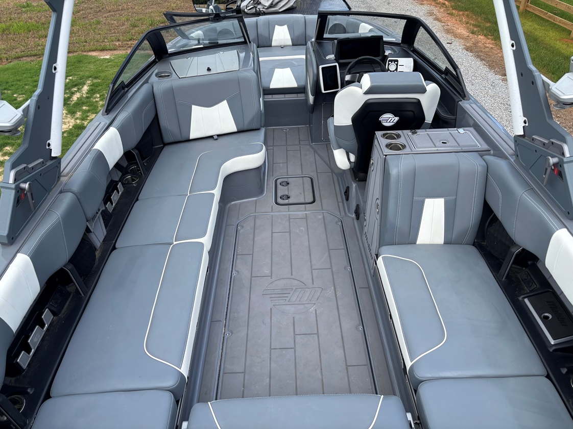 2022 Malibu 24 MXZ Icon