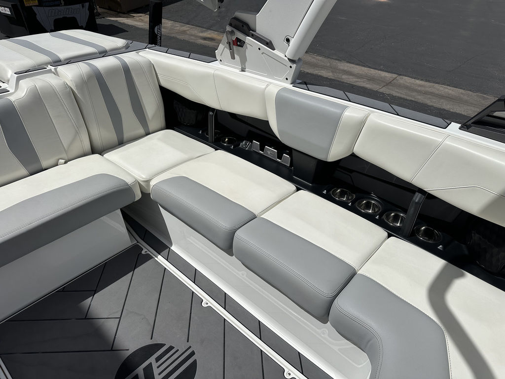 2023 Malibu Boats 22 LSV