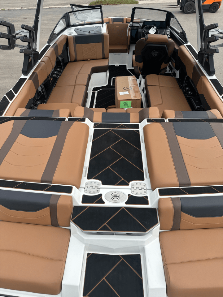 2025 Malibu 23 LSV