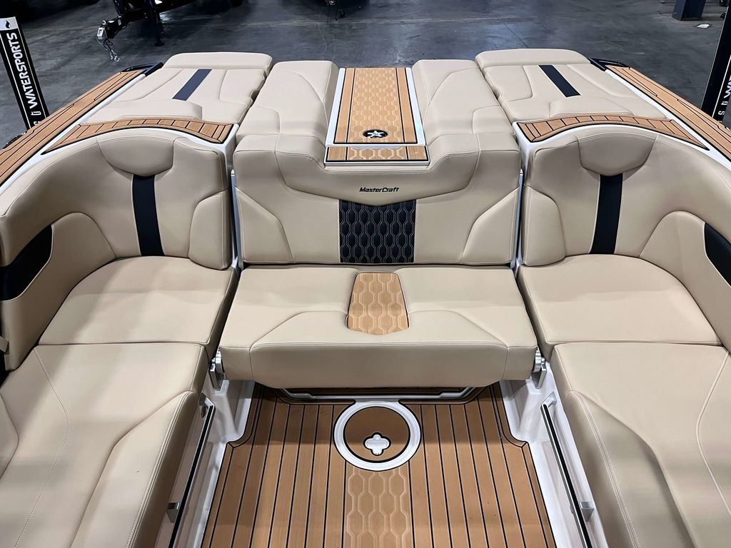 2025 MasterCraft XT23
