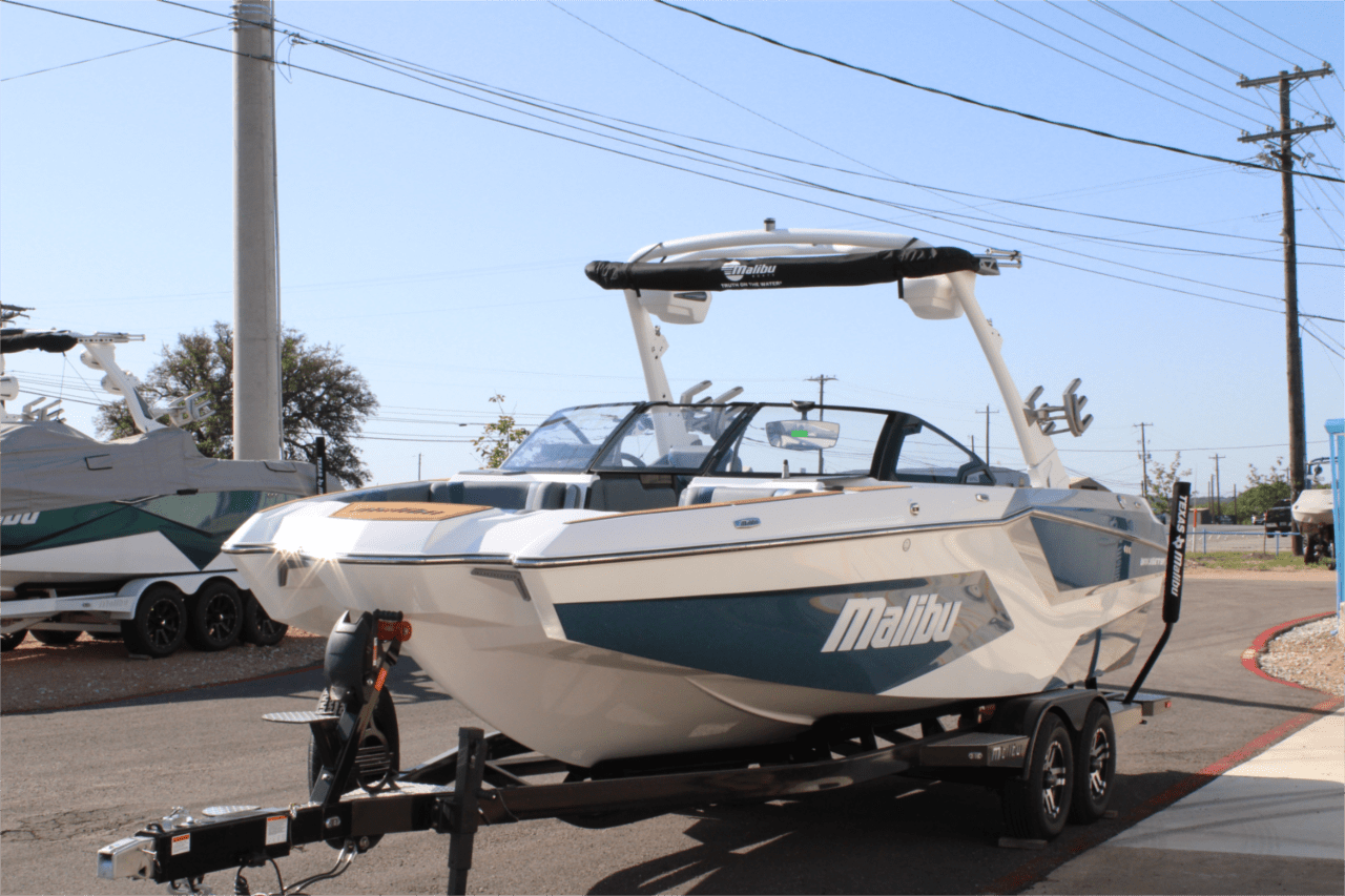 2025 Malibu 24 MXZ
