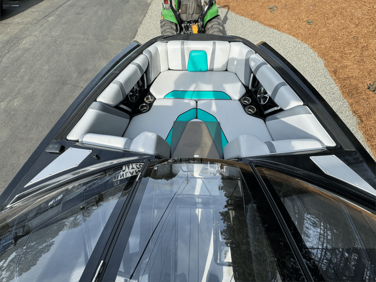 2020 Malibu 21MLX Icon