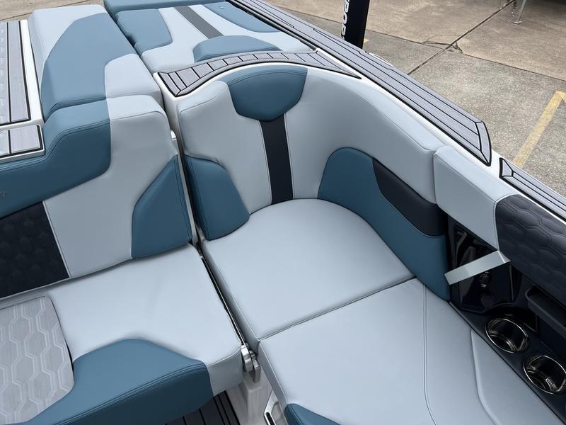 2025 MasterCraft XT22