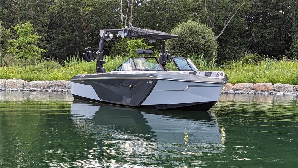 2023 Nautique S25- Dealer Demo