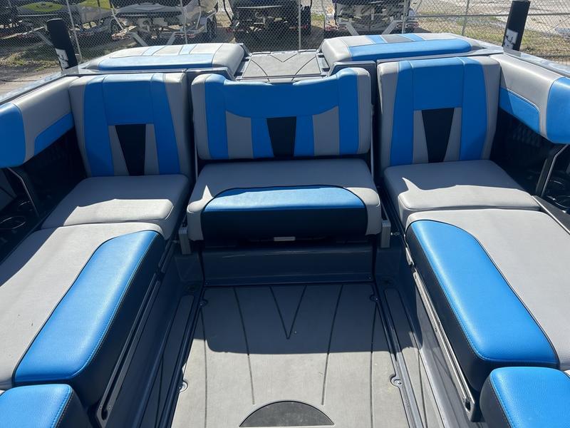 2022 Malibu 23 LSV