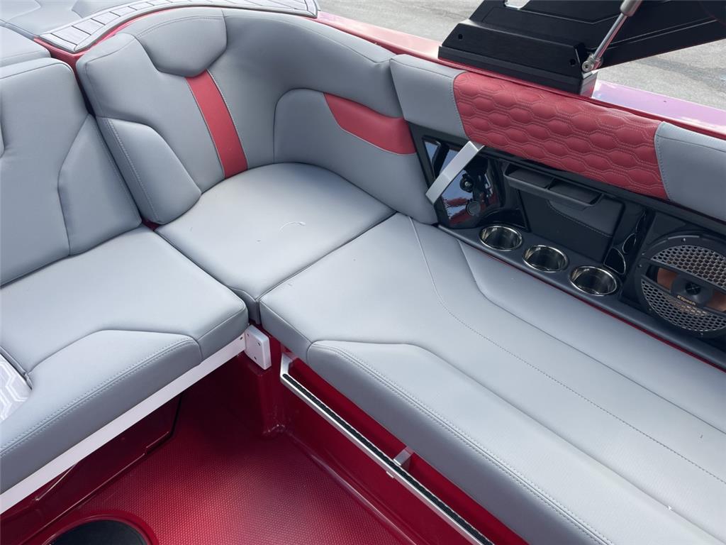 2023 MasterCraft XT20