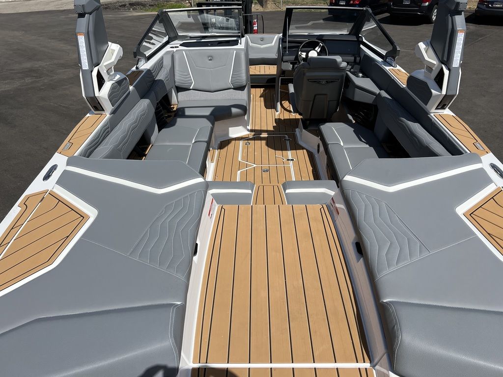 2025 Nautique G23