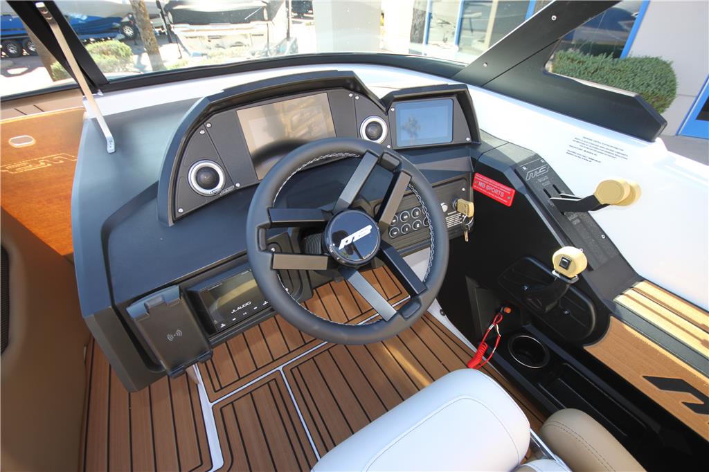boat.Title