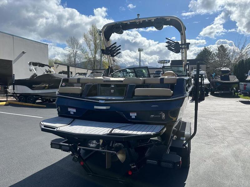 New 2024 MasterCraft XT20