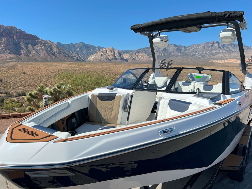 2025 Malibu Boats 25 LSV