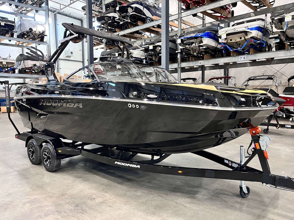 2025 MOOMBA Max