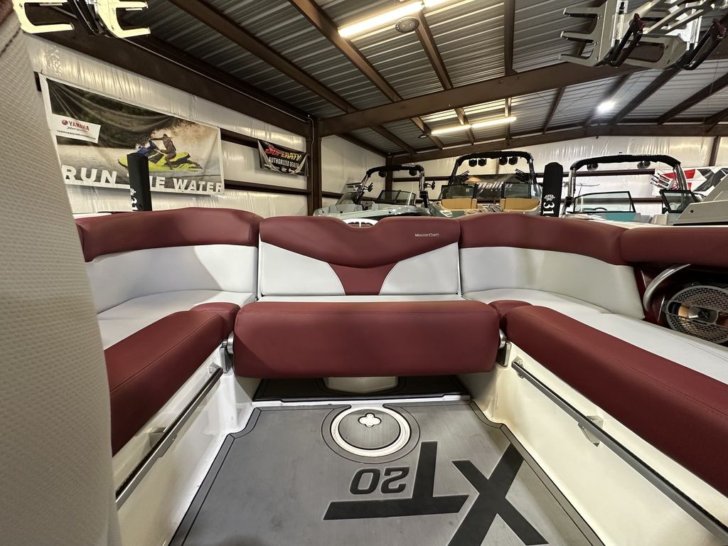 2022 MasterCraft XT20