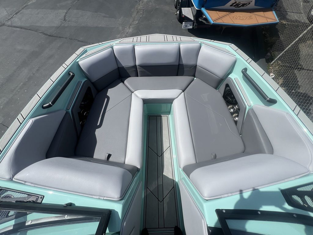 2025 MOOMBA Max