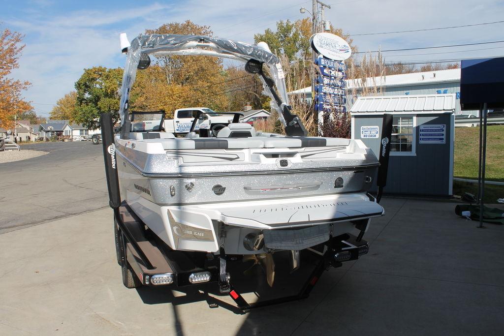 2025 malibu boats 21-LX
