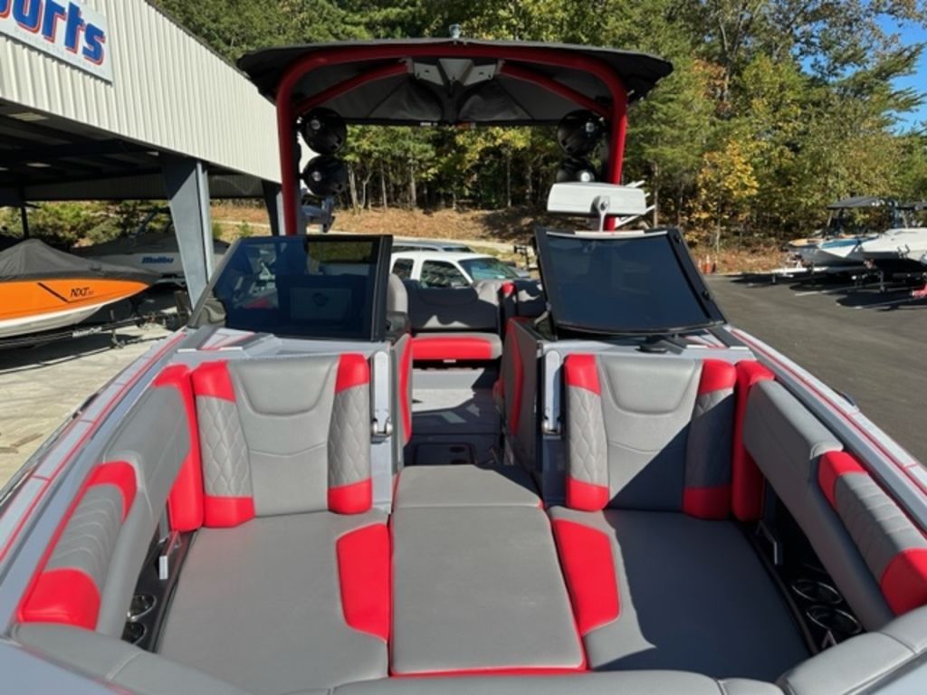 2022 Malibu Boats M220