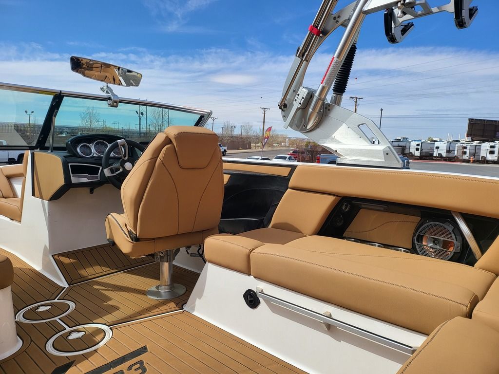 2019 MasterCraft XT23