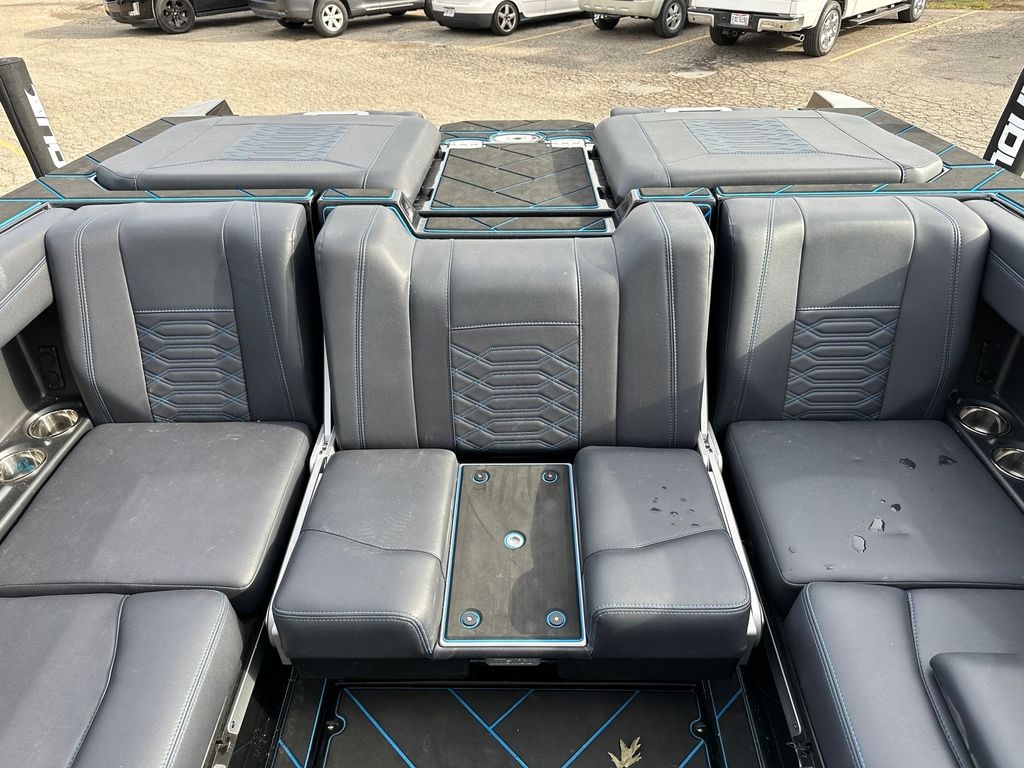 2023 Malibu Boats 26 LSV