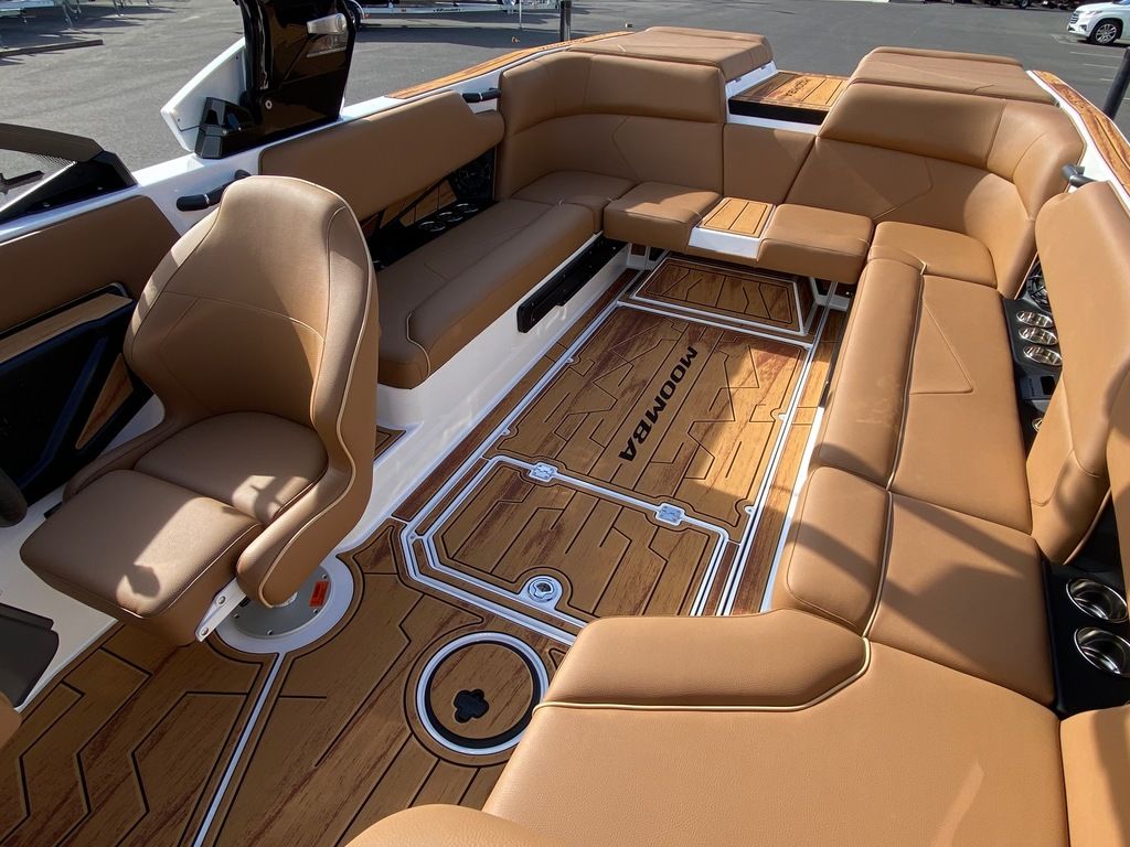 2025 MOOMBA TYKON