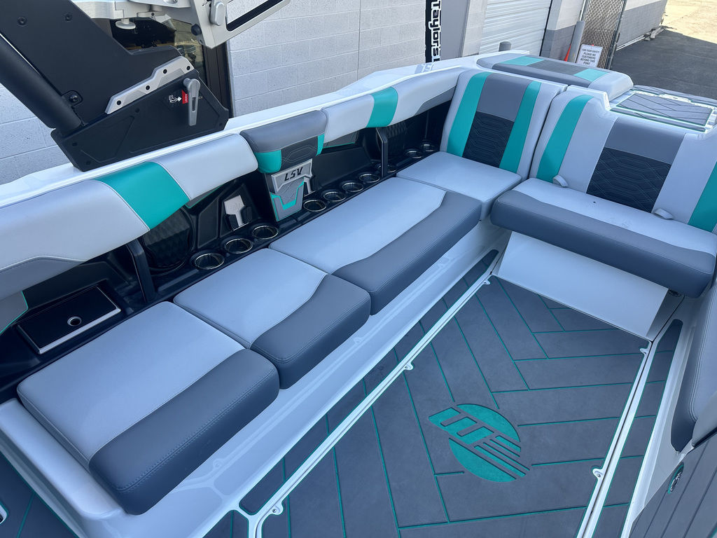 2023 Malibu Boats 26 LSV