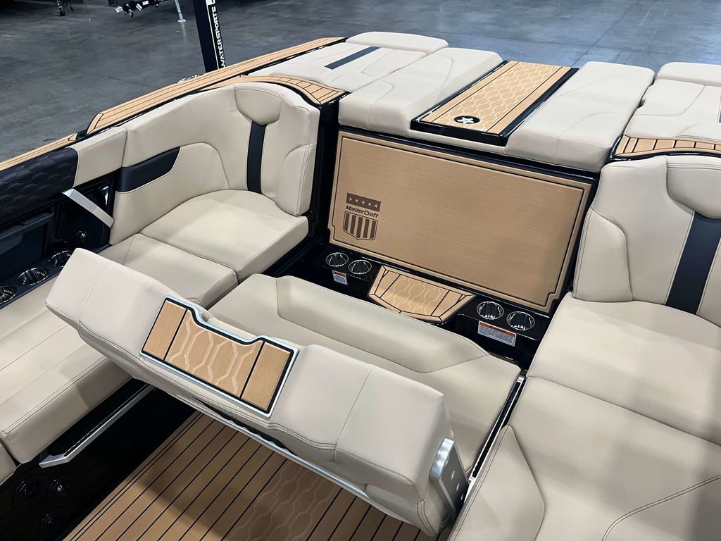 2024 MasterCraft XT22