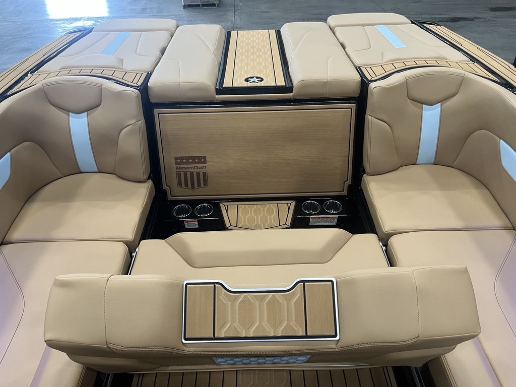 2025 MasterCraft XT24