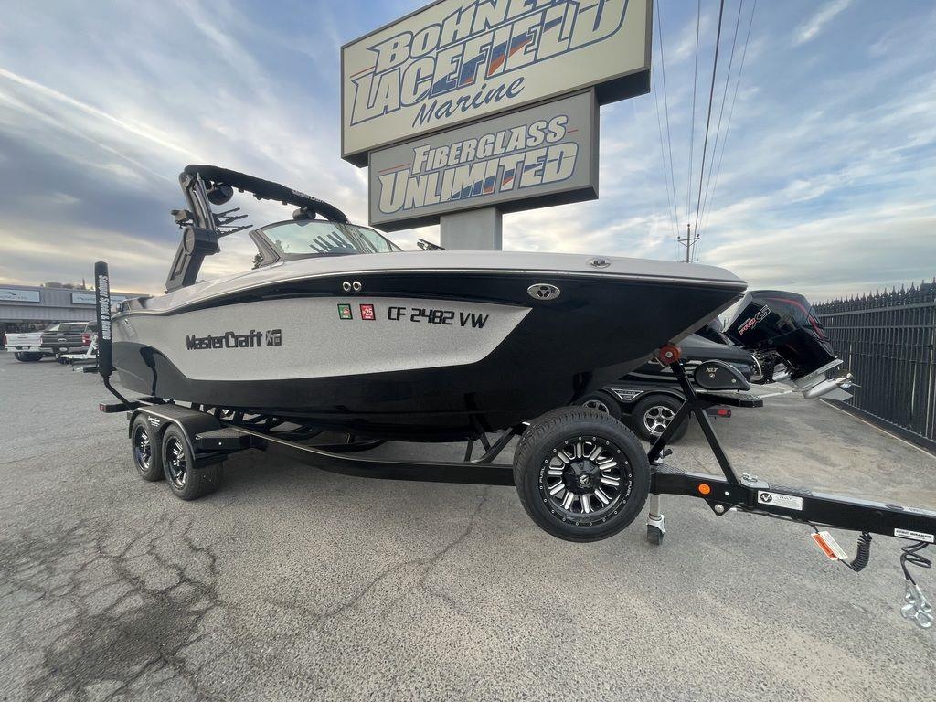 2022 MasterCraft XT22