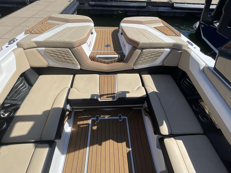 2022 Nautique G21