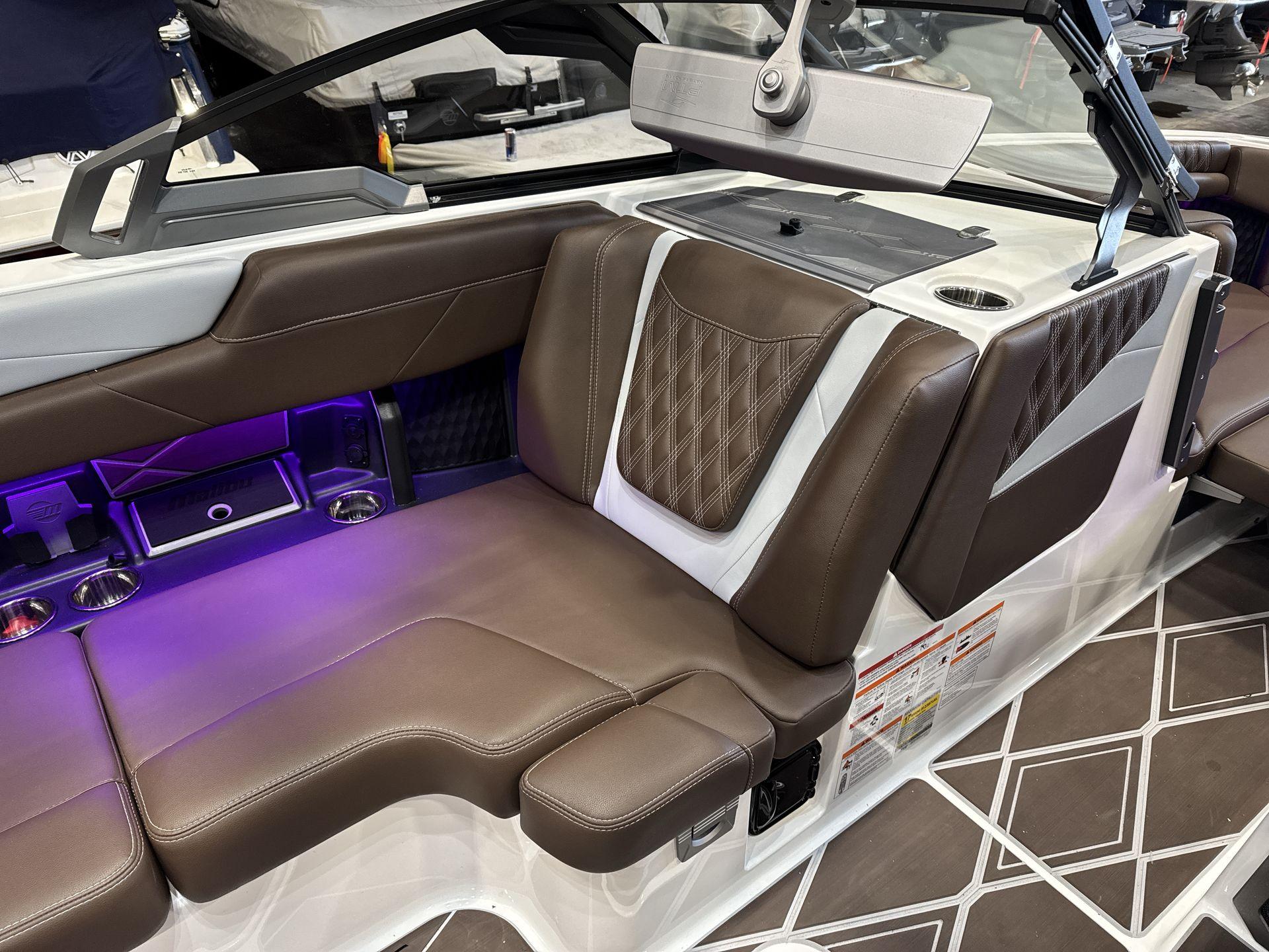 2025 Malibu M242