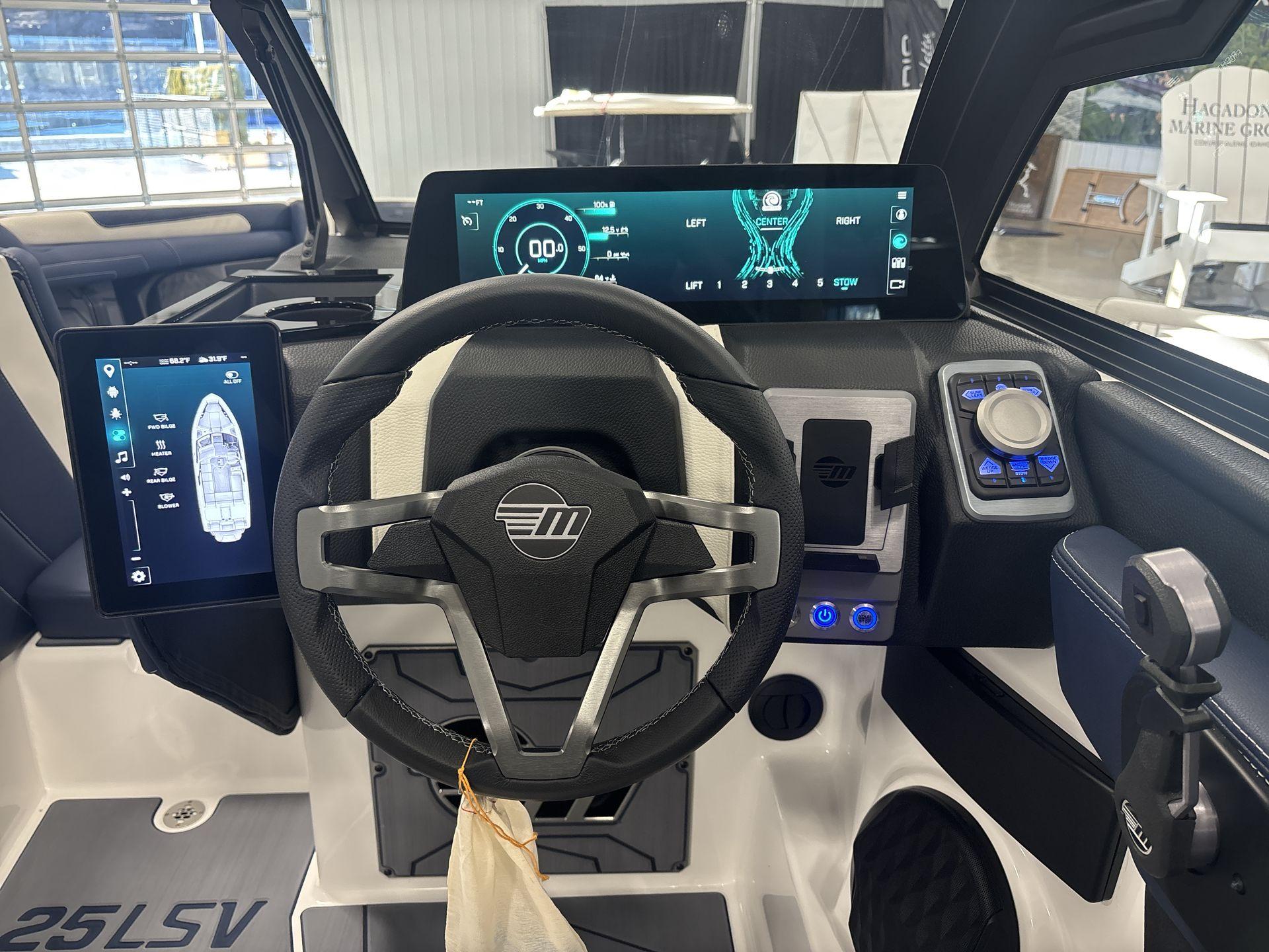 2025 Malibu 25 LSV
