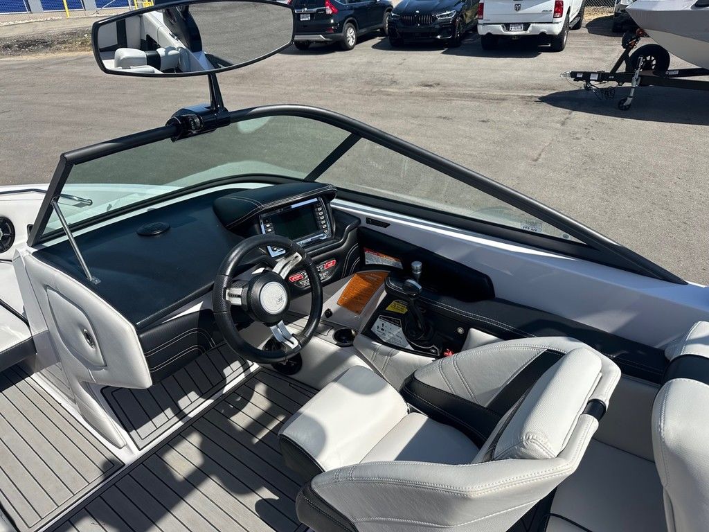 2015 Nautique 210