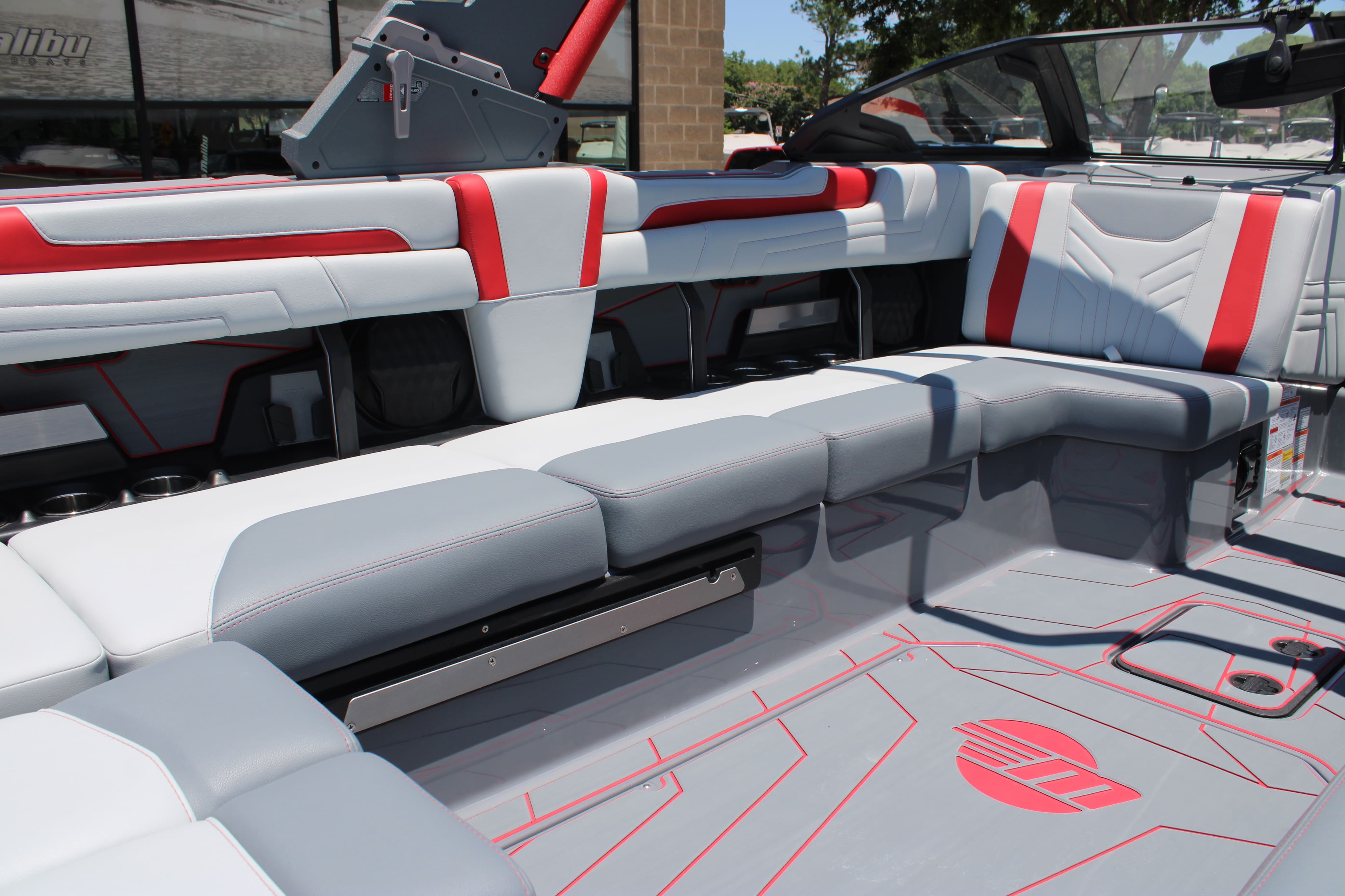 2025 Malibu 25 LSV