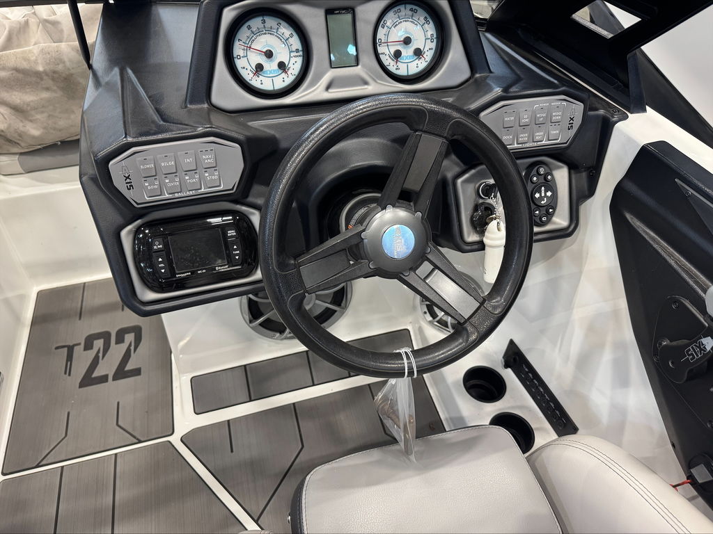 2018 Axis Wake Research T22 Icon