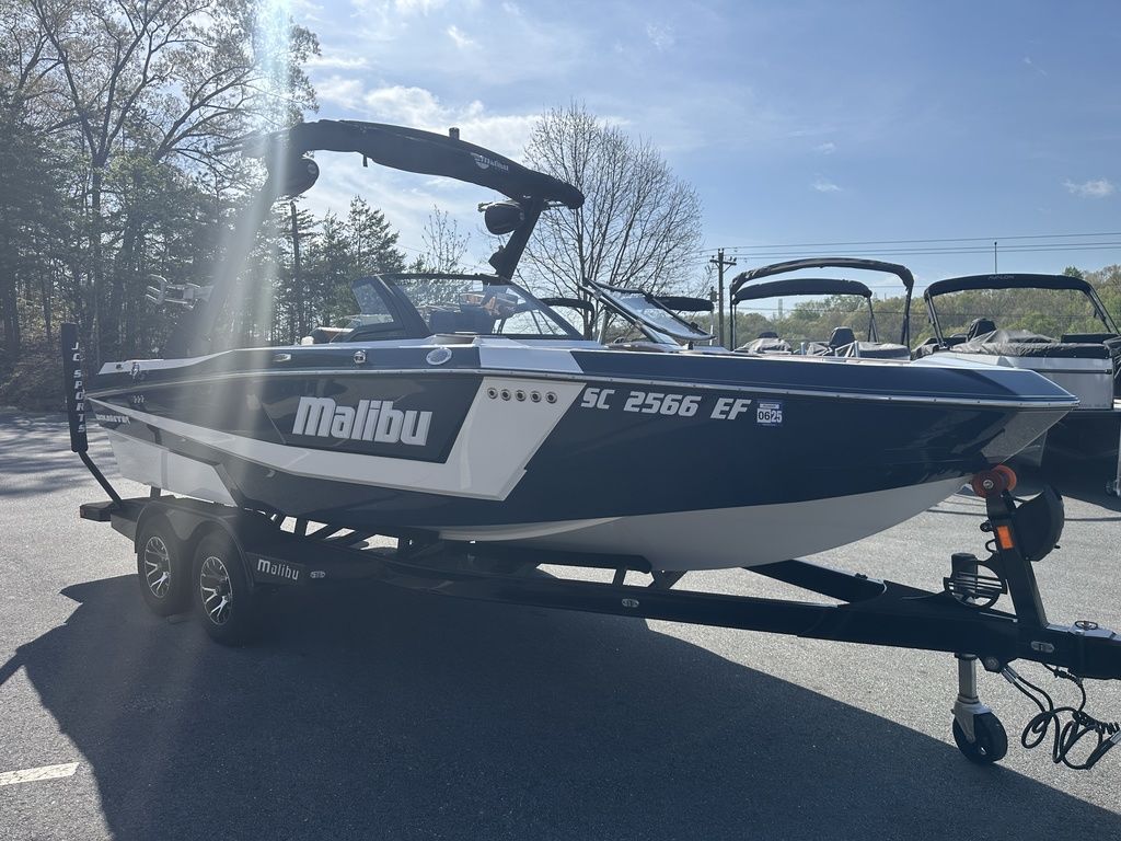 2023 Malibu Boats 21 LX