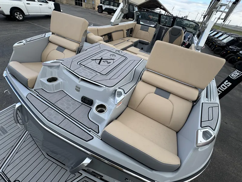 2023 MasterCraft X24