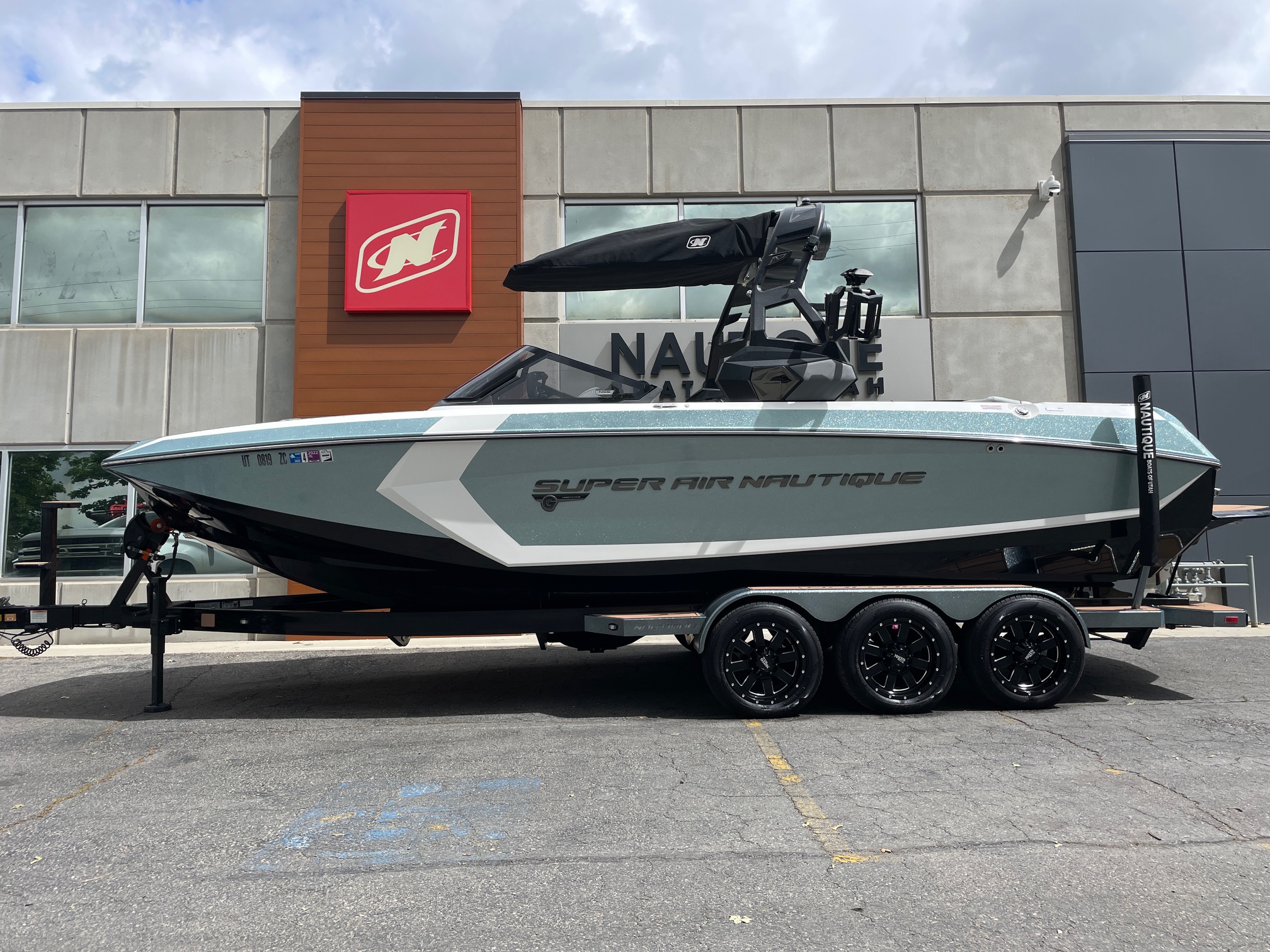2019 NAUTIQUE G25 W/XR7 550HP SUPERCHARGED POWER PLANT