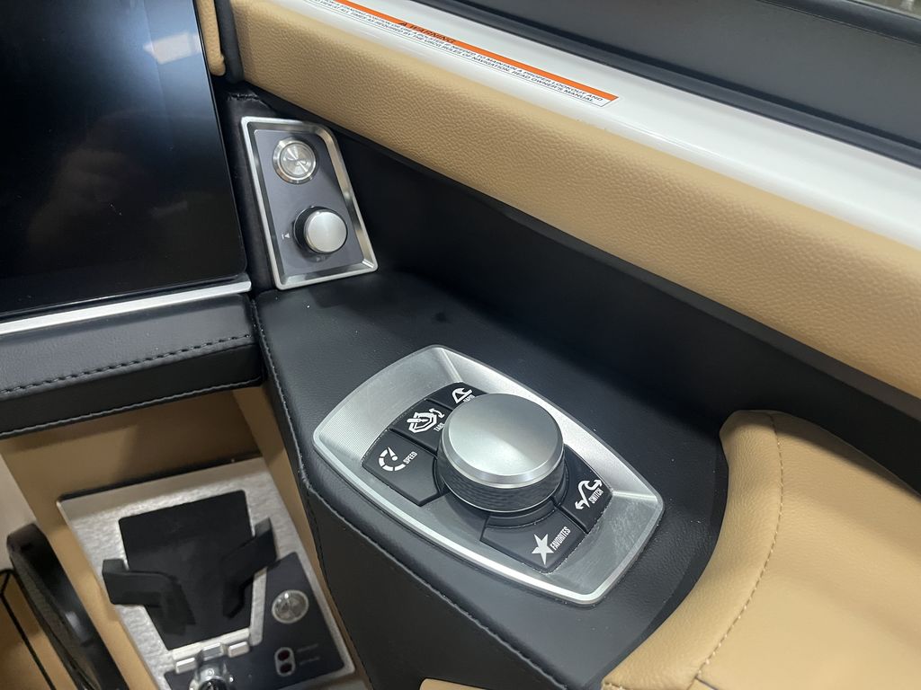 2025 MasterCraft XT22