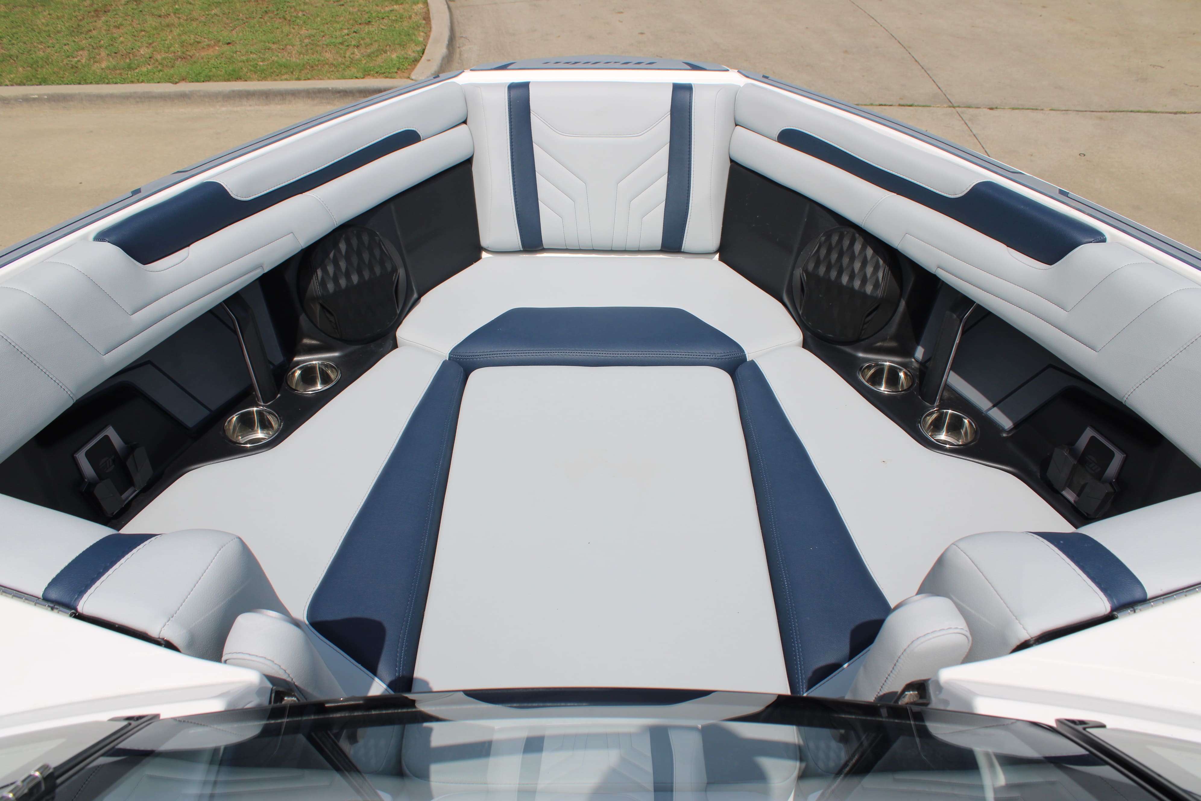 2025 Malibu 25 LSV