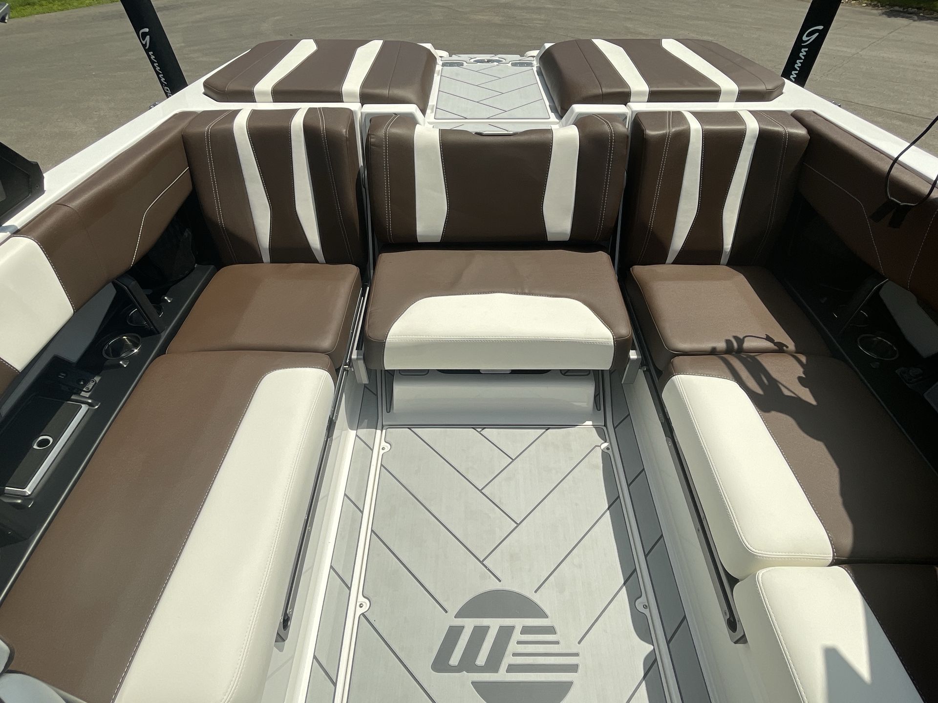 2024 Malibu 22 LSV