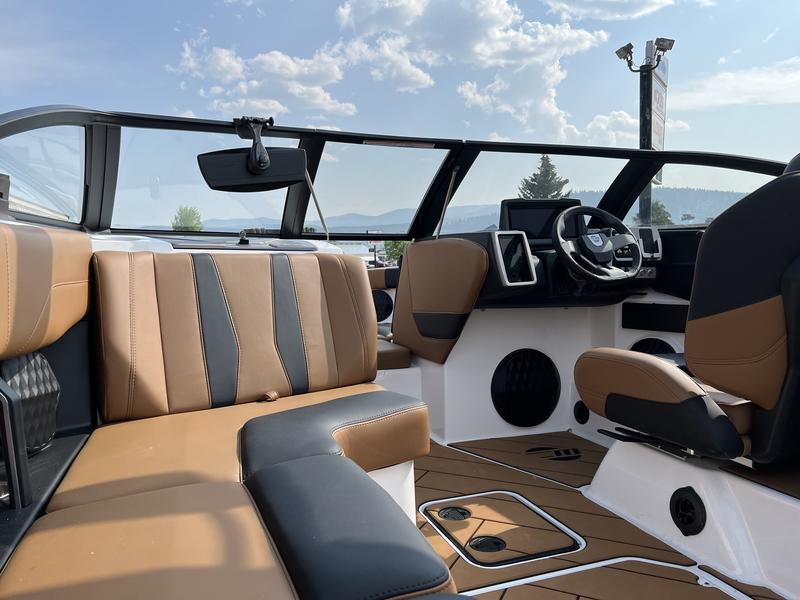 2023 Malibu 22 LSV