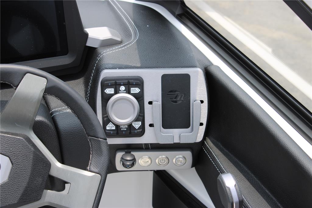 2023 Malibu 22 LSV