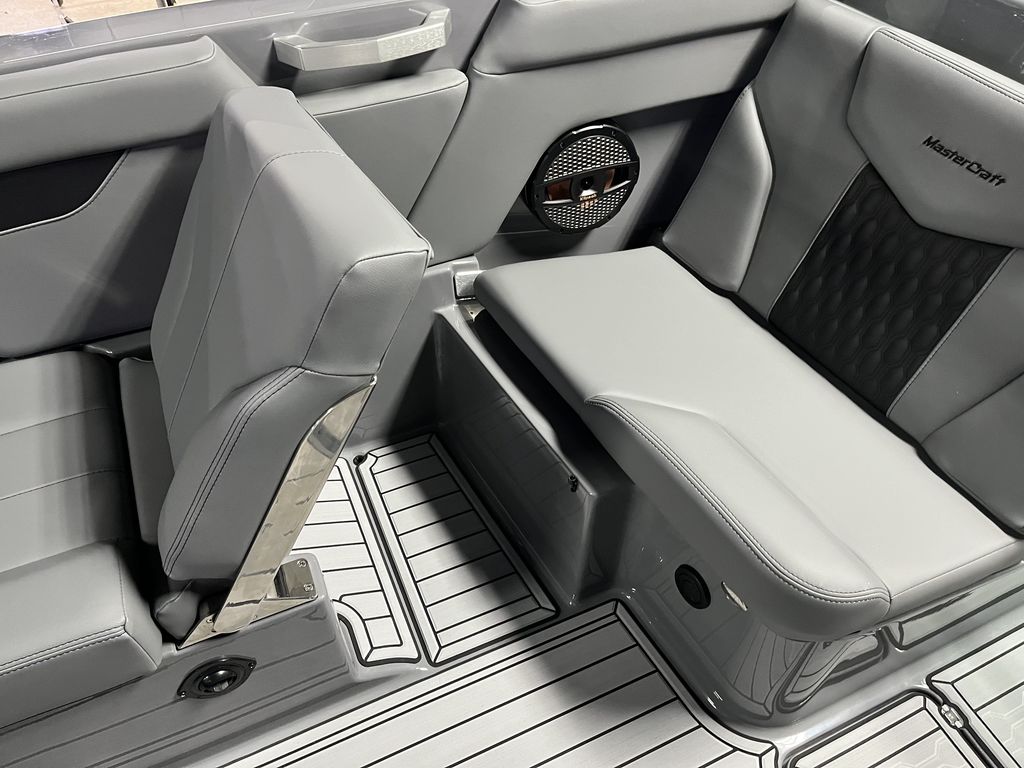 2025 MasterCraft XT24