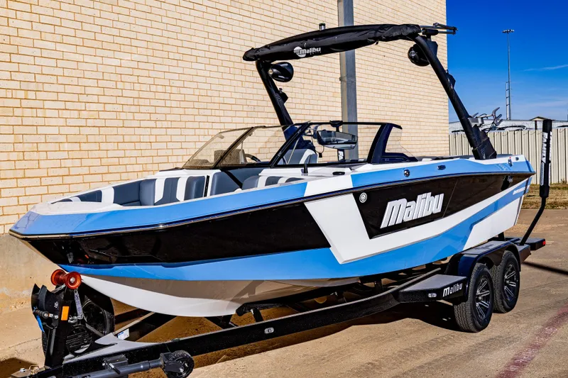2024 MALIBU 21 LX Icon