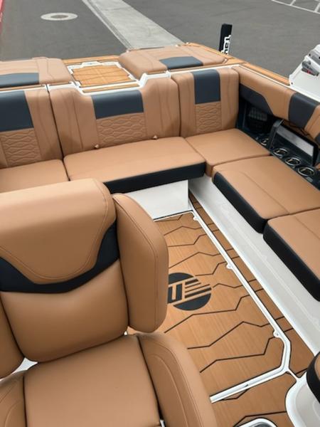 2025 Malibu 22 MXZ