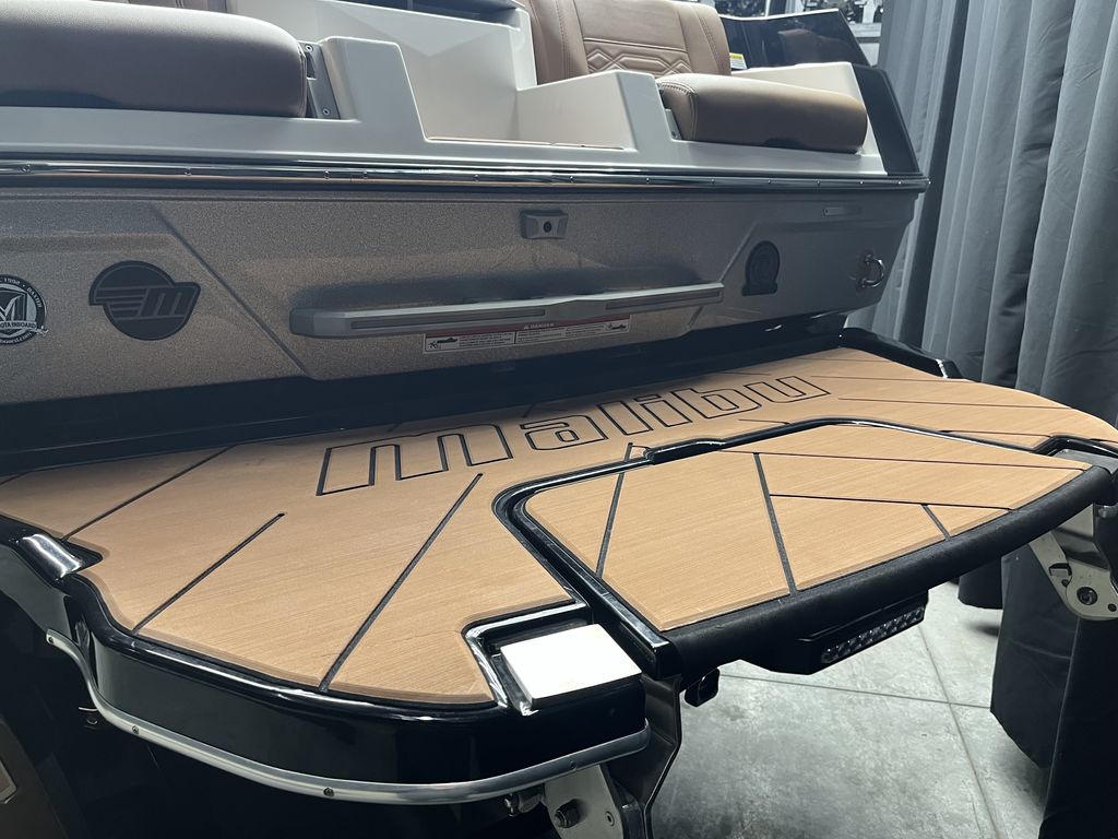 2024 Malibu Boats 26 LSV Icon