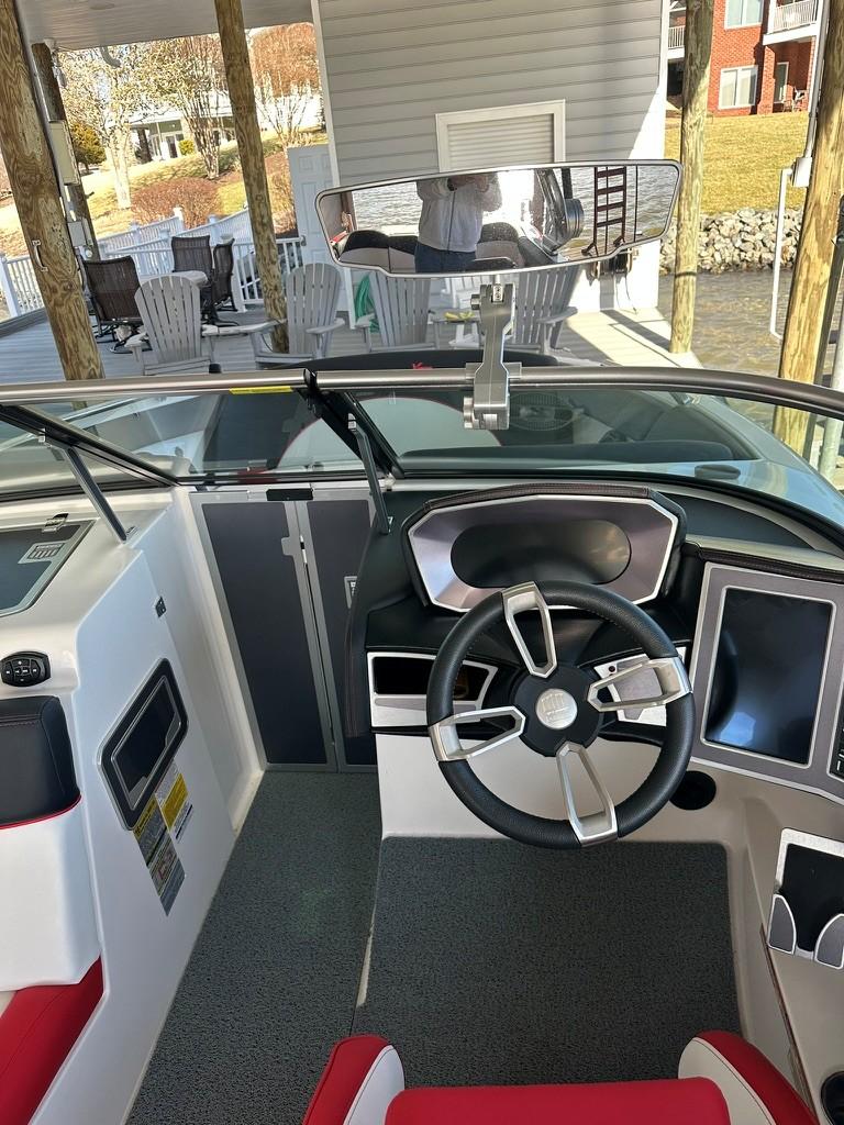 2021 MasterCraft XT22 – LOADED!